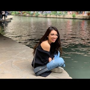 Meet your Posher, Mena